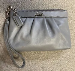COACH Wristlet Gray 100% Leather. Used condition please check all my pictures carefully
