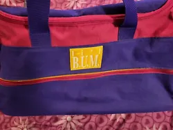 You are looking at what I belive is a vintage 90s B.U.M. equipment bag. This is a lil B.U.M bag it is a kids size. the...