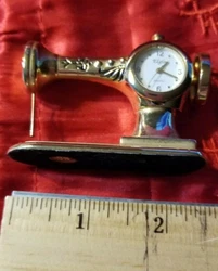 Elgin Solid Brass Small desk clock- runs, keeps tie, new battery.