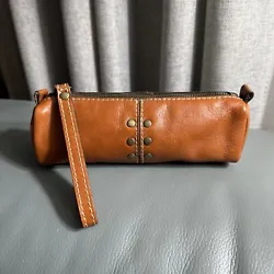 Patricia Nash Leather Case, Cosmetic, Wristlet Brown. Excellent condition looks like new