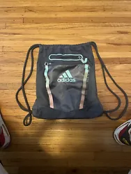 This adidas drawstring backpack is the perfect accessory for those on-the-go. With its convenient drawstring closure,...