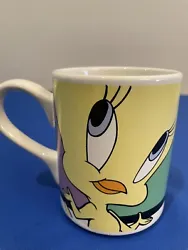 Tweety Bird Looney Tunes Coffee Mug Cup. 2000 Warner Bros. 41/4”x 31/4 diameter no scratches cracks Chips or stains...