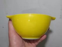 This Pyrex yellow mixing bowl is in excellent, used condition. It is 1 1/2 pint, #441. 6