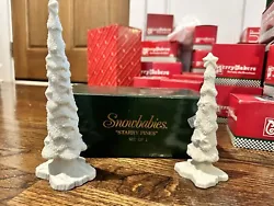 Add a festive touch to your Christmas decorations with the Dept 56 Snowbabies Starry Pines Set. This set includes two...