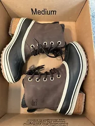Sorel Womens Size 7.5 Lace Up Waterproof Duck Boot NL3810-205. See photos for condition, arrives in replacement box.