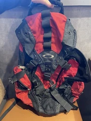 oakley icon backpack 1.0 static O RED Preowned. Unidentifiable signature on bag