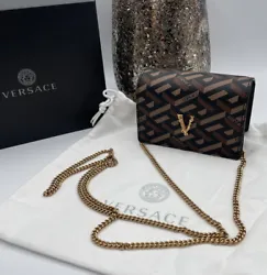 Versace Virtus La Greca Wallet on a Chain, Crossbody, Shoulder Bag Made in Italy.Super stylish!!!Crafted from leather,...