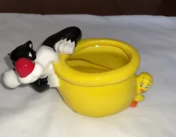 Warner Bros Sylvester And Tweety Bird Candy Dish / Planter Bowl Yellow H-77. May have some residue from being used as...