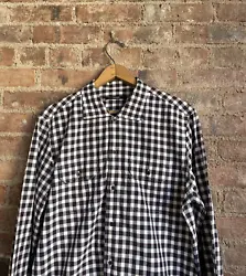 Beautiful work shirt from Gucci. Excellent condition. Enjoy!Country black/white gingham with Gucci maroon contrast.Size...