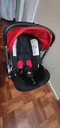 This Doona stroller seat is the perfect travel solution for parents with young children. With its convenient design, it...