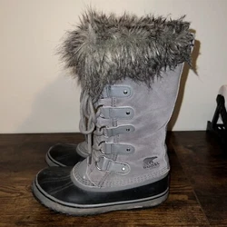 Sorel Winter Boots Woman Size 7.5. Condition is Pre-owned. Shipped with USPS Priority Mail.