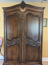 French Heritage Style 14th C armoire. Excellent condition, bar and lots of storage for liquor cabinet, dishes, trays,...