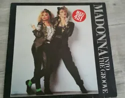 Madonna/ into the groove/Maxi 45 tours.  Pochette en bon état avec étiquette disque en bon état  gema biem