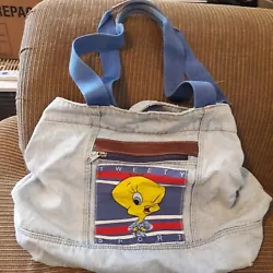 Tweety sport bag. Has a minor flaw on back shown in pic but is still in overall good Used condition. See Pics!