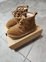Elevate your childs shoe game with these UGG Kids Neumel II boots. The chestnut brown color and chukka boot style are...