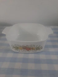 Vintage Corning Ware Casserole Dish - Le Persil La Sauce - A 1 1/2-B - 1.5 Quart.  FREE SHIPPING