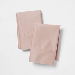 •Set includes 2 solid performance pillowcases •Made from 100% cotton with 400 thread count for softness and comfort...