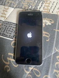 Apple iPhone SE - 32 Go - Gris Sidéral vendu pour pièces, bloqué par un code châssis en excellent étatReste...