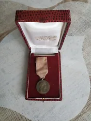 Médaille dhonneur Sapeurs-pompiers de la Somme. Vendu avec boîte croix et médailles drapeaux en tous genres Morange...