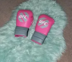 UFC Womens Pink MMA Cardio Kickboxing Boxing Gloves