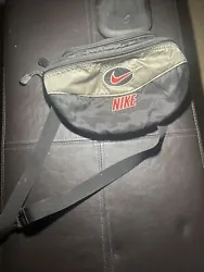 SS19 Nike Supreme Fanny Pack, will need to be washed as it’s been sitting in storage for 2 years. Priced to sell.This...