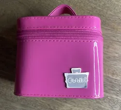 Caboodles Pink Vinyl Zipper Makeup Jewelry Case Mirror Handle Travel Case. No rips or tears. I don’t see any makeup...