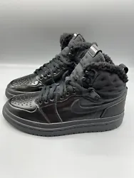 Sneakers Nike women Air Jordan 1 mid Acclimate Triple Black Neuf avec boite Pointure 40Deadstock Une Air Jordan 1...