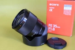 Objectif Sony FE 35mm f/1,8 (SEL35F18F) Sony A7 IV, A7III, très bon état, eu servi, encore garanti. Compatible avec...