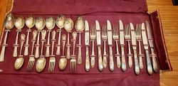 Looking for a vintage silverware set that adds a touch of elegance to your dining table? Look no further than this...