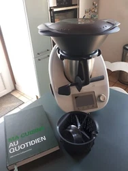 Vorwerk thermomix tm5 CONNECTE 2018. Jutilise des thermomix depuis 1995 et ne pourrais pas men passer. Très résistant...