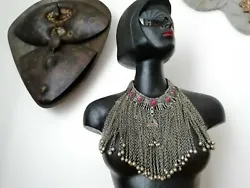 Important collier plastron bijoux ethniques WAZIRI en argent Art Tribal, Long 18 cm, Poids : 550 gr. très fin de...