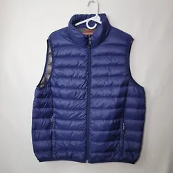 The vest features a solid pattern and is made of nylon, making it both durable and lightweight. The jacket/coat length...