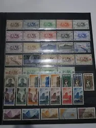 On retrouve 44 timbres neufs avec charnieres et obliteres. Voici un joli lot de timbres de la Reunion en vrac. Bonne...