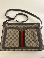 Vintage Gucci Logo Shoulder Bag. Please review all the pictures. The bag is in decent shape but the strap is very warn....