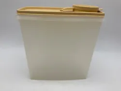 Vintage Tupperware #469-20 Cereal Snack Keeper Tan Pour Top Lid  Clear container with tan lid measures 8