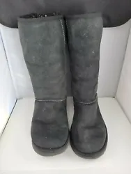 UGG 1016224 CLASSIC TALL BOOTS BLACK WOMENS Sz 7.  Condition is Pre-Owned Shipped with USPS Priority Mail I appreciate...