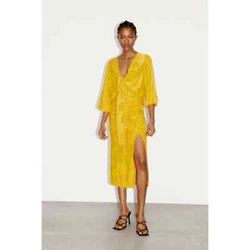 Zara yellow KNOTTED JACQUARD BODYSUIT Size Small 5039/062V neckBelow-the-elbow length sleeves. Floral jacquard detail...