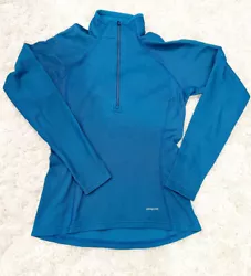 Introducing the Patagonia Womens Capilene Thermal Lightweight Zip Neck Pullover Jacket in size small. This cozy and...