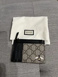 Excellent condition Gucci mini wallet. Features 4 card slots that can be easily double up. 1 ID slot, 2 side pockets on...