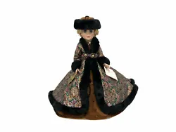 This is a very rare Natasha #2255 Madame Alexander doll. The doll is in excellent condition and comes with the stand...