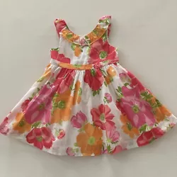 Excellent condition Size: 6-12 months Back buttons Fully lined 100% cotton Length: 18 inches Armpit to armpit: 9 inches