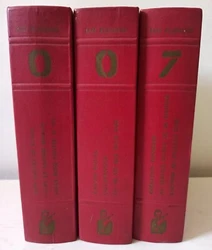 Collection de 3 livres divisés en 9 romans James Bond, bon état.