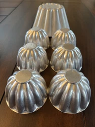 You get a set of six small matching and one larger one. All 6 are in good condition with only normal wear from use.