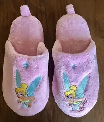These vintage slippers are made for the Tinker Bell lover. These plush slippers have rubber soles and an embroidered...