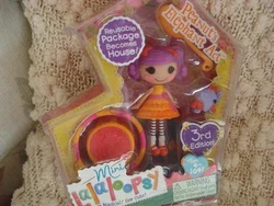 Peanuts Elephant Act Mini Doll. #1 of Series 5.