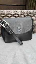 Fendi Epi Shoulder Crossbody Authentic Medium Black Leather Bag. Vintage FendiNice styleFair conditionA few blemishes...