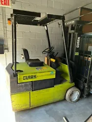 Clark TM25 5,000lb Cap Electric Forklift.Needs a functioning battery but otherwise works perfectly.
