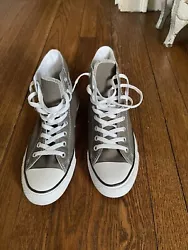 converse high tops Women’s 9.5. Worn once- excellent condition!