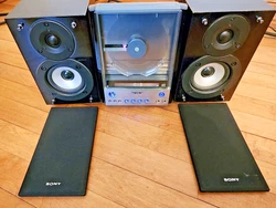 Excellent condition Sony CMT-EX22 Vertical Load CD AM/FM Stereo System. CD player works, remote works, sounds great....