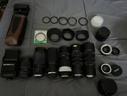 6 screen lenses. 3 shaders. 6 lenses and 2 micro lenses. 1 flash and cases. Don’t know size. (Flash) spectrum 4000AFC...